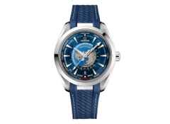 Omega Seamaster Aqua Terra 150M Automatik Edelstahl 43mm blaues Zifferblatt Kautschukband – Herrenuhren Uhr mit Datum aus Edelstahl. Das Gehäuse ist rund und silber. Das Kautschuk / Kunststoff / Silikon Armband ist blau. Das Zifferblatt ist ein Index in blau.