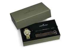 Hamilton American Classic Pan Europ Day Date Automatik Edelstahl 42 mm grünes Zifferblatt grünes Lederband – Herrenuhren Uhr mit Datum aus Edelstahl und Leder. Das Gehäuse ist rund und silber. Das Lederarmband ist grün. Das Zifferblatt ist ein Index in grün. – Ansicht 8