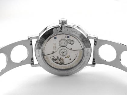 Nomos Glashütte Autobahn neomatik Director's Cut Limited Edition A9 Automatik Edelstahl 41mm schwarzes Zifferblatt Metallband 1301.S3 Full Set Occasion Neu – Herrenuhren Uhr mit Datum aus Edelstahl. Das Gehäuse ist rund und silber. Das Edelstahlarmband ist silber. Das Zifferblatt ist arabisch Index und schwarz. – Ansicht 2