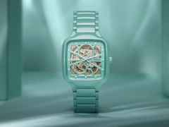 Rado True Square Open Heart Automatik Keramik 38mm türkises Zifferblatt türkises Keramikband – Herrenuhren Uhr ohne Datum aus Keramik, rhodiniert und Titan. Das Gehäuse ist quadratisch. Das Keramikarmband ist türkis. Das Zifferblatt ist skelettiert und türkis. – Ansicht 7
