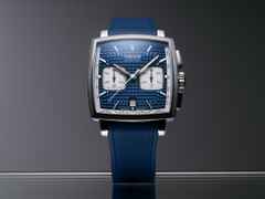 Union Glashütte Averin Chronograph Automatik Edelstahl 41mm blaues Zifferblatt blaues Kautschukband blaues Lederband – Herrenuhren Chronograph aus Edelstahl, Kautschuk und Leder. Das Gehäuse ist quadratisch und silber. Das Lederarmband ist grau. Das Zifferblatt ist ein Index in blau. – Ansicht 5
