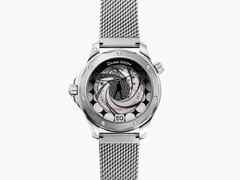 Omega Seamaster Diver 300M James Bond 60th Anniversary Automatik Edelstahl 42mm blaues Zifferblatt Metallband – Herrenuhren Uhr ohne Datum aus Aluminium und Edelstahl. Das Gehäuse ist rund und silber. Das Edelstahlarmband ist silber. Das Zifferblatt ist ein Index in blau. – Ansicht 2