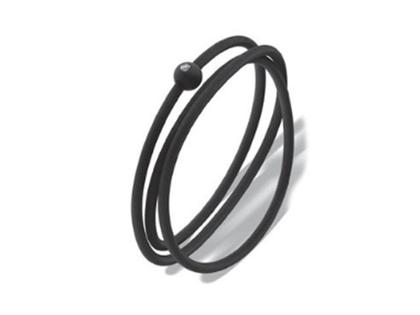 André Ribeiro Armreif Kautschuk dreifach mit Brillant 0,10 – Armschmuck Armreif aus 750 Weißgold, Kautschuk und und .