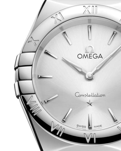 Omega Constellation Quarz Edelstahl  poliert 28mm silbernes Zifferblatt Metallband – Damenuhren Uhr ohne Datum aus Edelstahl. Das Gehäuse ist rund und silber. Das Edelstahlarmband ist silber. Das Zifferblatt ist ein Index in silber. – Ansicht 3