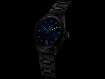 TAG Heuer Carrera Date Automatik Edelstahl 29mm blaues Zifferblatt mit Brillanten Metallband – Damenuhren Uhr mit Datum aus Edelstahl. Das Gehäuse ist rund und silber. Das Edelstahlarmband ist silber. Das Zifferblatt ist ein Index in blau. – Ansicht 4