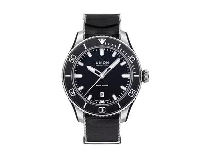 Union Glashütte Belisar  Datum Sport Automatik Edelstahl 45mm schwarzes Zifferblatt Metallband – Herrenuhren Uhr mit Datum aus Edelstahl. Das Gehäuse ist rund und silber. Das Edelstahlarmband ist silber. Das Zifferblatt ist ein Index in schwarz. – Ansicht 2