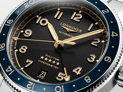 Longines Spirit Zulu Time Automatik Edelstahl 39mm schwarzes Zifferblatt Metallband – Herrenuhren Uhr mit Datum aus Edelstahl. Das Gehäuse ist rund und silber. Das Edelstahlarmband ist silber. Das Zifferblatt ist arabisch Index und schwarz. – Ansicht 4
