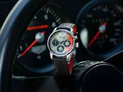 Union Glashütte Belisar Chronograph Speedster 2026 Limited Edition Automatik Edelstahl 40mm beiges Zifferblatt schwarzes Lederband Metallband – Herrenuhren Chronograph aus Edelstahl und Leder. Das Gehäuse ist rund und silber. Das Lederarmband ist schwarz. Das Zifferblatt ist arabisch Index und beige. – Ansicht 9