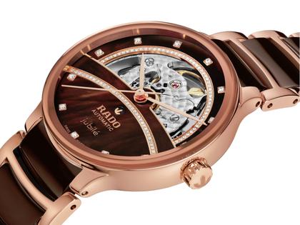 Rado Centrix Diamonds Automatik Open Heart Edelstahl Roségold-PVD 35mm braunes Zifferblatt mit Brillanten Metallband – Damenuhren Uhr ohne Datum aus Edelstahl, Keramik und PVD beschichtet. Das Gehäuse ist rund und roségold. Das Keramikarmband ist braun. Das Zifferblatt ist ein Index in braun. – Ansicht 2