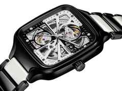 Rado True Square Open Heart Diamonds Automatik Keramik 38mm schwarzes Zifferblatt schwarzes Keramikband limitiert – Herrenuhren Uhr ohne Datum aus Keramik und Titan. Das Gehäuse ist quadratisch und schwarz. Das Keramikarmband ist schwarz. Das Zifferblatt ist skelettiert und schwarz. – Ansicht 2