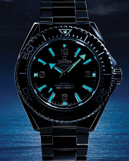 Omega Seamaster Planet Ocean 600M Automatik Edelstahl 42mm schwarzes Zifferblatt schwarze Keramiklünette Metallband – Herrenuhren Uhr ohne Datum aus Edelstahl und Keramik. Das Gehäuse ist rund und silber. Das Edelstahlarmband ist silber. Das Zifferblatt ist arabisch Index und schwarz. – Ansicht 5