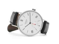 Nomos Glashütte Ludwig neomatik 36 Automatik Edelstahl weißes Zifferblatt schwarzes Lederband – Damenuhren Uhr ohne Datum aus Edelstahl. Das Gehäuse ist rund und silber. Das Lederarmband ist schwarz. Das Zifferblatt ist römisch Index und weiß. – Ansicht 3