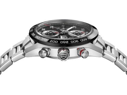 TAG Heuer Carrera Chronograph Automatik Edelstahl 44mm schwarzes Zifferblatt Metallband – Herrenuhren Chronograph aus Edelstahl und Keramik. Das Gehäuse ist rund und silber. Das Edelstahlarmband ist silber. Das Zifferblatt ist arabisch und schwarz. – Ansicht 2