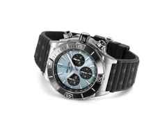 Breitling Super Chronomat B01 44 Automatik Edelstahl und Platin eisblaues Zifferblatt schwarzes Kautschukband – Herrenuhren Chronograph aus 950 Platin und Edelstahl. Das Gehäuse ist rund und silber. Das Kautschuk / Kunststoff / Silikon Armband ist schwarz. Das Zifferblatt ist ein Index in blau. – Ansicht 2