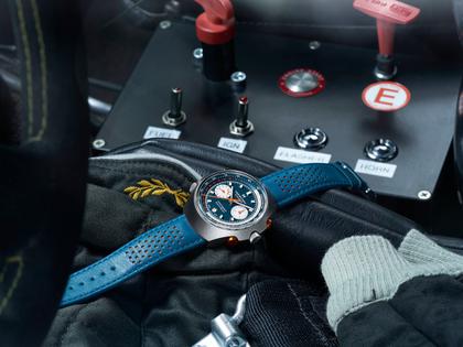Hamilton American Classic Chrono Matic 50 Limited Edition Automatik Edelstahl 51,5 x 48,5mm blaues Zifferblatt blaues Lederband – Herrenuhren Chronograph aus Edelstahl und Leder. Das Gehäuse ist oval und silber. Das Lederarmband ist blau. Das Zifferblatt ist ein Index in blau. – Ansicht 8