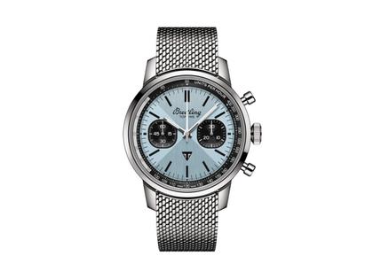 Breitling Top Time B01 Triumph Automatik Edelstahl 41mm hellblaues Zifferblatt Metallband – Herrenuhren Chronograph aus Edelstahl. Das Gehäuse ist rund und silber. Das Edelstahlarmband ist silber. Das Zifferblatt ist ein Index in blau.