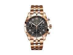 Breitling Classic Avi Chronograph 42 P-51 Mustang Automatik Rotgold graues Zifferblatt Rotgoldband – Herrenuhren Chronograph aus 750 Rotgold. Das Gehäuse ist rund und roségold. Das Goldarmband ist roségold. Das Zifferblatt ist arabisch Index und grau.