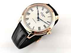 Glashütte Original Senator Automatik Rotgold 40mm silbernes Zifferblatt Lederband 1-39-59-01-05-04 Full Set mit Garantie Occasion – Herrenuhren Uhr ohne Datum aus 750 Rotgold. Das Gehäuse ist rund und rotgold. Das Lederarmband Kroko / Alligator ist schwarz. Das Zifferblatt ist römisch und silber. – Ansicht 4
