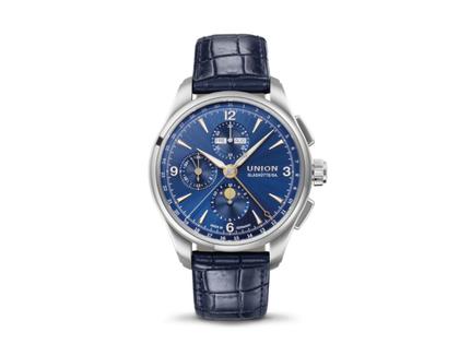 Herrenuhren Chronograph aus Edelstahl und Leder. Das Gehäuse ist rund und silber. Das Lederarmband ist blau. Das Zifferblatt ist arabisch Index und blau.