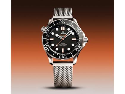 Omega Seamaster Diver 300M Automatik Edelstahl 42mm schwarzes Zifferblatt Metallband – Herrenuhren Uhr ohne Datum aus Aluminium und Edelstahl. Das Gehäuse ist rund und silber. Das Edelstahlarmband ist silber. Das Zifferblatt ist ein Index in schwarz. – Ansicht 6
