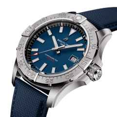 Breitling Avenger Automatik 42 Edelstahl blaues Zifferblatt dunkelblaues Lederband – Herrenuhren Uhr mit Datum aus Edelstahl und Leder. Das Gehäuse ist rund und silber. Das Lederarmband ist blau. Das Zifferblatt ist ein Index in blau. – Ansicht 2