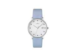 Junghans FORM Damen Quarz Edelstahl 34mm versilbertes Zifferblatt blaues Lederband – Damenuhren Uhr mit Datum aus Edelstahl und Leder. Das Gehäuse ist rund und silber. Das Lederarmband ist blau. Das Zifferblatt ist ein Index in silber.