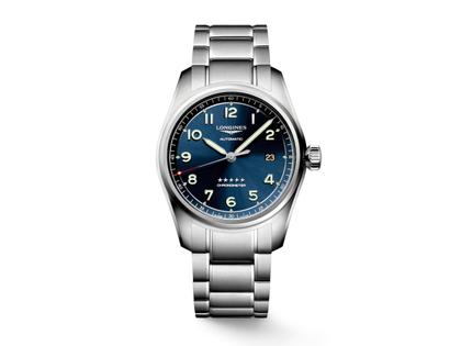 Longines Spirit Automatik Edelstahl 40mm blaues Zifferblatt Metallband – Herrenuhren Uhr mit Datum aus Edelstahl. Das Gehäuse ist rund und silber. Das Edelstahlarmband ist silber. Das Zifferblatt ist arabisch Index und blau.