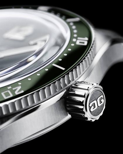 Glashütte Original SeaQ Automatik Edelstahl 40mm grünes Zifferblatt schwarzes Kautschukband – Herrenuhren Uhr mit Datum aus Edelstahl und Keramik. Das Gehäuse ist rund und silber. Das Kautschuk / Kunststoff / Silikon Armband ist schwarz. Das Zifferblatt ist arabisch Index und grün. – Ansicht 3