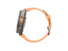 Garmin Fenix 9 Pro inReach Titan 43mm digitales Display orangefarbenes Silikonband – Herrenuhren Uhr Multifunktion aus Kautschuk und Titan. Das Gehäuse ist rund und grau. Das Kautschuk / Kunststoff / Silikon Armband ist orange. Das Zifferblatt ist digital und schwarz. – Ansicht 3
