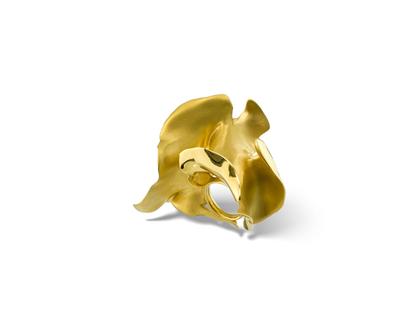 Theodora D Flamenco Statement Ring/Anhänger geschwungen Silber vergoldet und mattiert – Ringe Ring in gelbgold und aus 750 Gelbgold und 950 Silber.