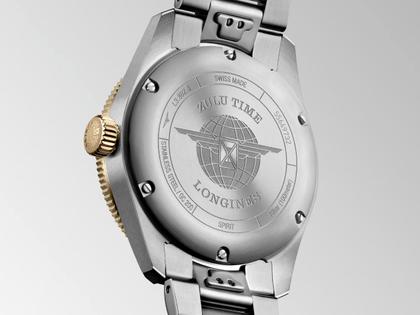 Longines Spirit Zulu Time Automatik Edelstahl 39mm Gelbgold-Lünette graues Zifferblatt Metallband – Herrenuhren Uhr mit Datum aus 750 Gelbgold, Edelstahl und Keramik. Das Gehäuse ist rund und silber-gelbgold. Das Edelstahlarmband ist silber. Das Zifferblatt ist arabisch Index und grau. – Ansicht 3