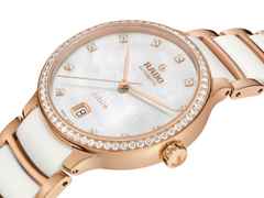 Rado Centrix Diamonds Automatik Edelstahl Roségold-PVD 35mm weißes Zifferblatt mit Brillanten Metallband – Damenuhren Uhr mit Datum aus Edelstahl, Keramik und PVD beschichtet. Das Gehäuse ist rund und roségold. Das Edelstahlarmband ist roségold. Das Zifferblatt ist ein Index in weiß. – Ansicht 2