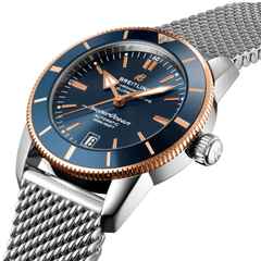Breitling Superocean Heritage B20 Automatic 42 Edelstahl blaues Zifferblatt Metallband – Herrenuhren Uhr mit Datum aus 750 Rotgold, Edelstahl und Keramik. Das Gehäuse ist rund und silber-roségold. Das Edelstahlarmband ist silber. Das Zifferblatt ist ein Index in blau. – Ansicht 3
