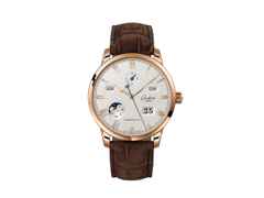 Glashütte Original Senator Excellence Ewiger Kalender Automatik Rotgold 42mm silbernes Zifferblatt braunes Lederband – Herrenuhren Uhr mit Kalender aus 750 Rotgold. Das Gehäuse ist rund und roségold. Das Lederarmband Kroko / Alligator ist braun. Das Zifferblatt ist römisch und silber.