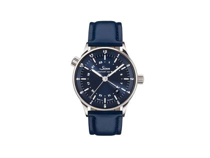 Sinn Spezialuhren 6060 B Frankfurter Weltzeituhr Automatik Edelstahl 38,5mm blaues Zifferblatt Metallband – Herrenuhren Uhr mit Datum aus Edelstahl und Leder. Das Gehäuse ist rund und silber. Das Edelstahlarmband ist silber. Das Zifferblatt ist arabisch Index und blau. – Ansicht 2