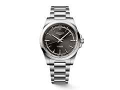Longines Conquest Automatik Edelstahl 41mm schwarzes Zifferblatt Metallband – Herrenuhren Uhr mit Datum aus Edelstahl. Das Gehäuse ist rund und silber. Das Edelstahlarmband ist silber. Das Zifferblatt ist ein Index in schwarz.