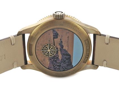 Montblanc 1858 Automatic Geosphere Limited Edition "Wüste Gobi" Bronze 42mm Lederband MB128504 Full Set Occasion – Herrenuhren Uhr mit Datum aus Bronze, Keramik und Titan. Das Gehäuse ist rund und bronze. Das Lederarmband ist braun. Das Zifferblatt ist arabisch Index und braun. – Ansicht 2