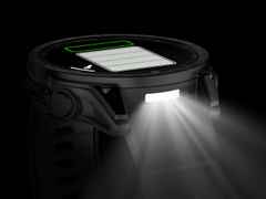 Garmin tactix 8 Solar Quarz Polymer und Titan 51mm digitales Zifferblatt schwarzes Nylonband – Herrenuhren Uhr Multifunktion aus DLC beschichtet, Kunststoff und Titan. Das Gehäuse ist rund und schwarz. Das Textilarmband ist schwarz. Das Zifferblatt ist digital und schwarz. – Ansicht 4