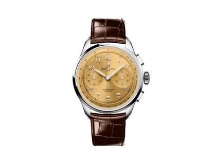 Breitling Premier B09 Chronograph 40 Automatik Edelstahl goldfarbenes Zifferblatt braunes Lederband – Herrenuhren Chronograph aus Edelstahl und Leder. Das Gehäuse ist rund und silber. Das Lederarmband Kroko / Alligator ist braun. Das Zifferblatt ist arabisch und gelbgold.