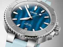 Oris Aquis Date Lady Automatik 36,5mm Edelstahl blaues Perlmutt-Zifferblatt Kautschukband – Damenuhren Uhr mit Datum aus Edelstahl und Kautschuk. Das Gehäuse ist rund und silber. Das Kautschuk / Kunststoff / Silikon Armband ist blau. Das Zifferblatt ist ein Index in blau. – Ansicht 2