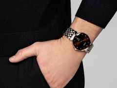 Rado Florence Classic Diamonds Quarz Edelstahl 38 mm braun Edelstahlband bicolor – Herrenuhren Uhr mit Datum aus Edelstahl und PVD beschichtet. Das Gehäuse ist rund und roségold. Das Edelstahlarmband ist silber-roségold. Das Zifferblatt ist ein Index in braun. – Ansicht 2