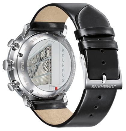 Junghans Max Bill Chronoscope Automatik Weißgold 40mm weißes Zifferblatt schwarzes Lederband – Herrenuhren Chronograph aus 750 Weißgold. Das Gehäuse ist rund und silber. Das Lederarmband ist schwarz. Das Zifferblatt ist ein Index in weiß. – Ansicht 2