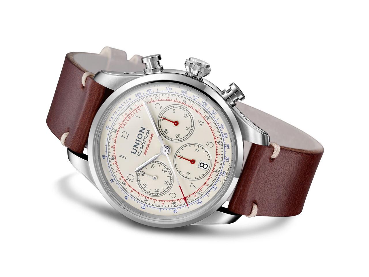 Union Glashütte Belisar Chronograph Sachsen Classic 2018 Limited Edition Automatik Edelstahl 44mm beiges Zifferblatt braunes Lederband – Herrenuhren Chronograph aus Edelstahl und Leder. Das Gehäuse ist rund und silber. Das Lederarmband ist braun. Das Zifferblatt ist arabisch Index und beige. – Ansicht 2