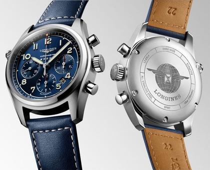 Longines Spirit Chronograph Automatik Edelstahl 42mm blaues Zifferblatt blaues Lederband – Herrenuhren Chronograph aus Edelstahl. Das Gehäuse ist rund und silber. Das Lederarmband ist blau. Das Zifferblatt ist arabisch Index und blau. – Ansicht 2