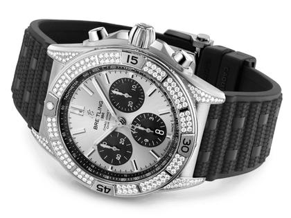 Breitling Chronomat B01 42 Automatik Edelstahl silbernes Zifferblatt mit Brillanten 1,30ct schwarzes Kautschukband – Herrenuhren Chronograph aus Edelstahl und Kautschuk. Das Gehäuse ist rund und silber. Das Kautschuk / Kunststoff / Silikon Armband ist schwarz. Das Zifferblatt ist ein Index in silber. – Ansicht 3