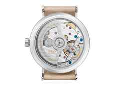 Nomos Glashütte Tangente 35 neomatik Champagner Automatik Edelstahl 35mm beiges Zifferblatt beiges Lederband – Damenuhren Uhr ohne Datum aus Edelstahl. Das Gehäuse ist rund und silber. Das Lederarmband ist beige. Das Zifferblatt ist arabisch Index und beige. – Ansicht 2