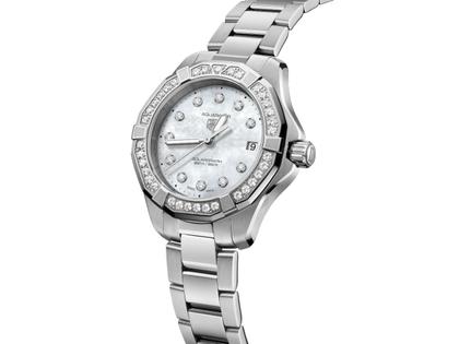 TAG Heuer Aquaracer Professional 200 Solargraph Quarz Edelstahl 34mm weißes Perlmutt-Zifferblatt mit Brillanten Metallband – Damenuhren Uhr mit Datum aus Edelstahl. Das Gehäuse ist rund und silber. Das Edelstahlarmband ist silber. Das Zifferblatt ist ein Index in weiß. – Ansicht 2