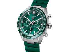TAG Heuer Carrera Chronograph Automatik Edelstahl 44mm grünes Zifferblatt grünes Kautschukband – Herrenuhren Chronograph aus Edelstahl und Keramik. Das Gehäuse ist rund und silber. Das Kautschuk / Kunststoff / Silikon Armband ist grün. Das Zifferblatt ist ein Index in grün. – Ansicht 2