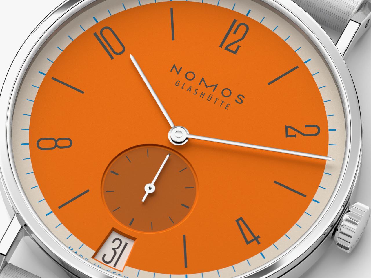 Nomos Glashütte Tangente 38 Datum "175 Years Watchmaking - Boje" Handaufzug Edelstahl orangenes Zifferblatt graues Textilband Glasboden – Herrenuhren Uhr mit Datum aus Edelstahl. Das Gehäuse ist rund und silber. Das Textilarmband ist grau. Das Zifferblatt ist arabisch Index und orange. – Ansicht 4