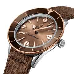 Breitling Superocean Heritage 57 Highlands Automatik Edelstahl 38mm braunes Zifferblatt Metallband – Herrenuhren Uhr ohne Datum aus 750 Rotgold, Edelstahl und Keramik. Das Gehäuse ist rund und silber-roségold. Das Edelstahlarmband ist silber. Das Zifferblatt ist ein Index in braun. – Ansicht 3